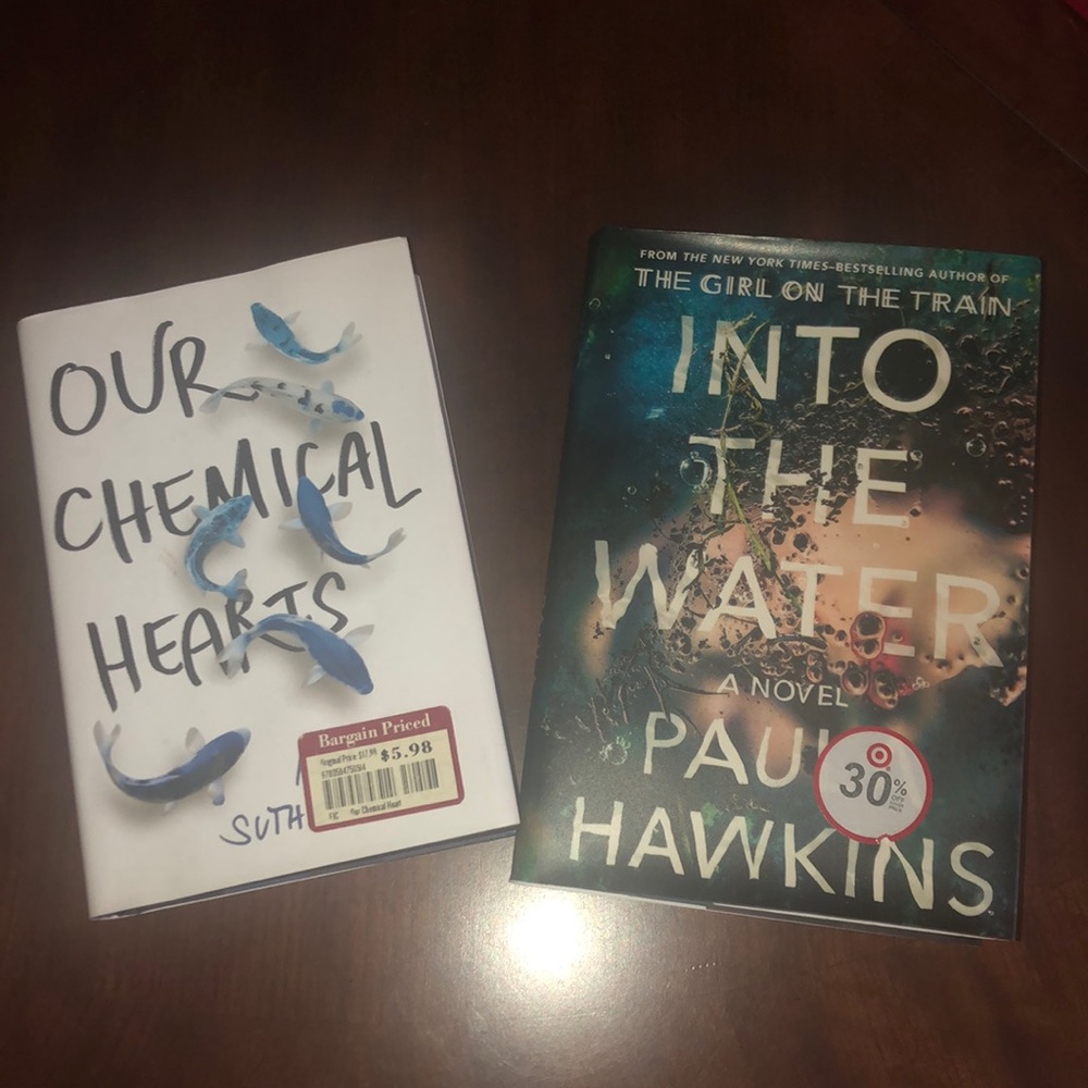 📚 set of 2 Hardback books 📚